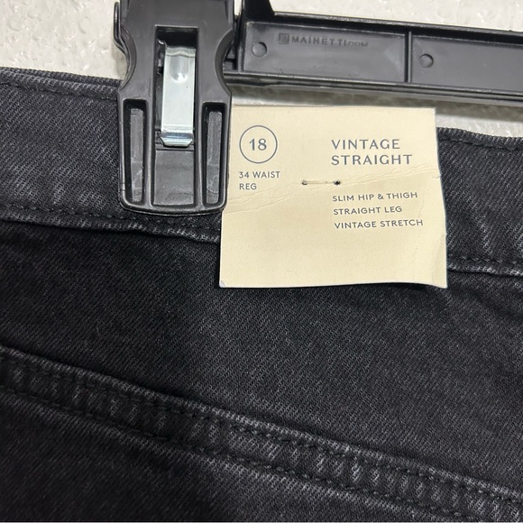 NWT Universal Thread High Rise Vintage Straight Distressed Jeans Black Sz 18/34R - Picture 9 of 13